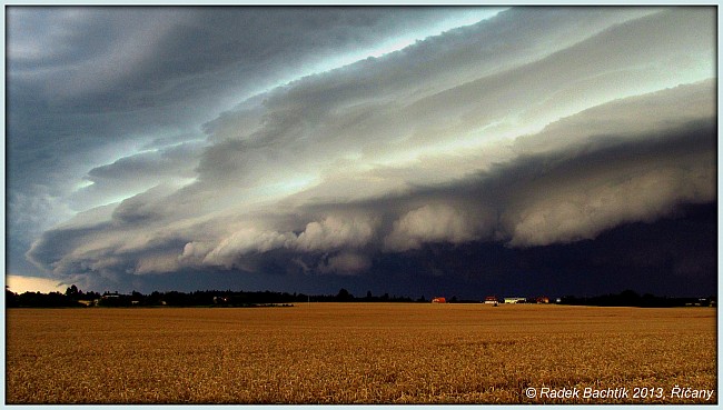Shelf cloud