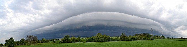 Shelf cloud