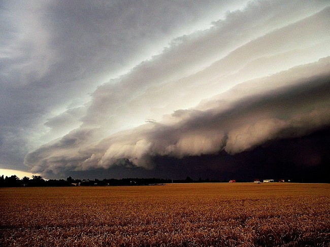 Shelf cloud
