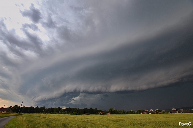 Shelf cloud