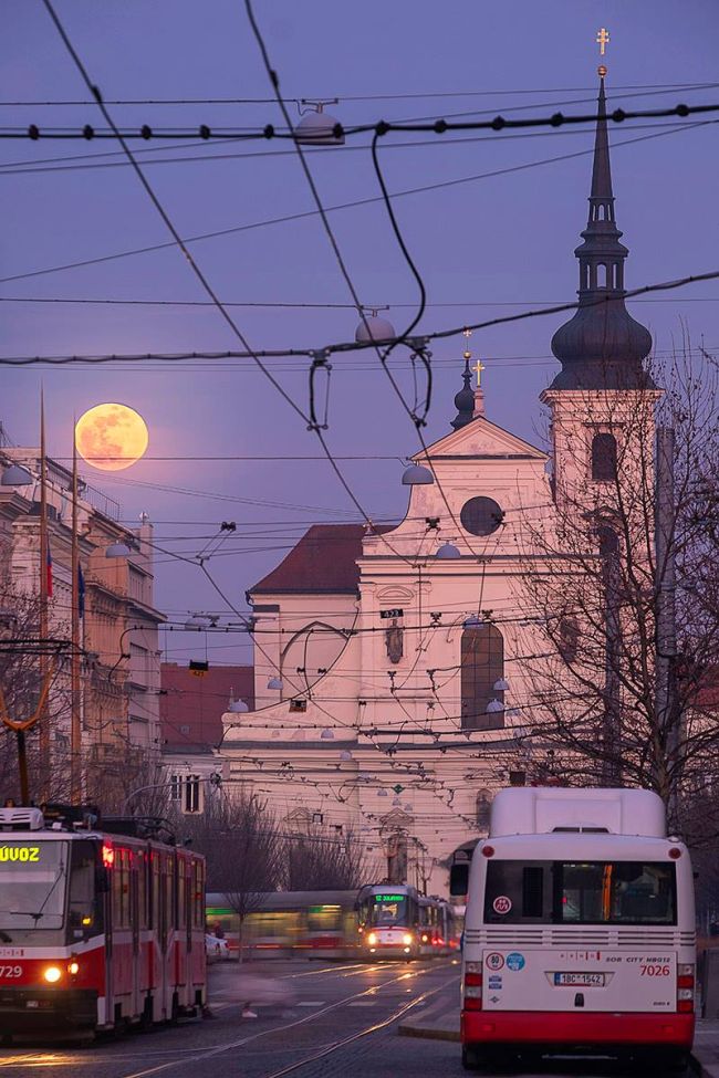 Měsíc