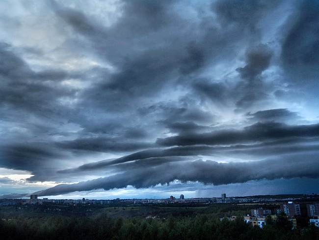 Shelf cloud