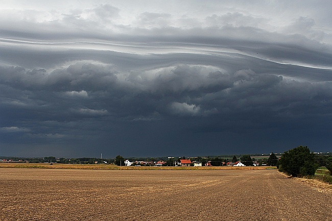 Shelf cloud