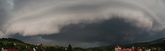 Shelf cloud