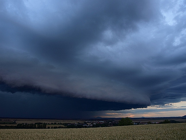 Shelf cloud