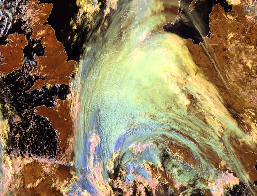 satelitní snímek Cloud Phase RGB