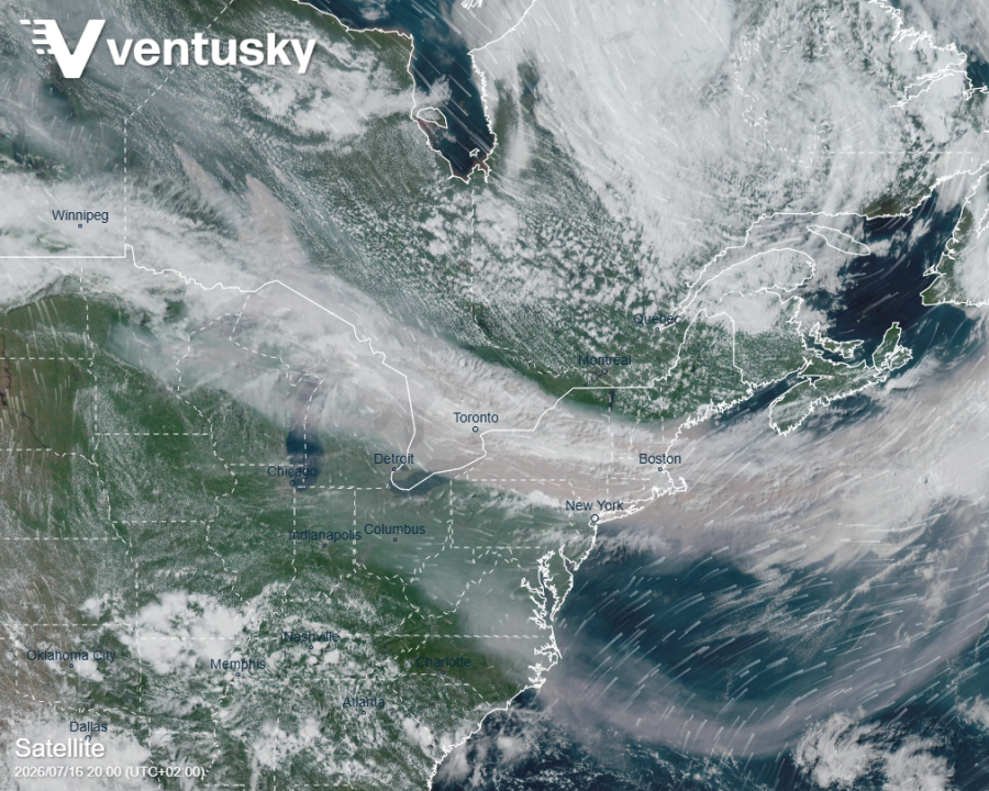 Kouř z požárů v Ontariu na satelitu