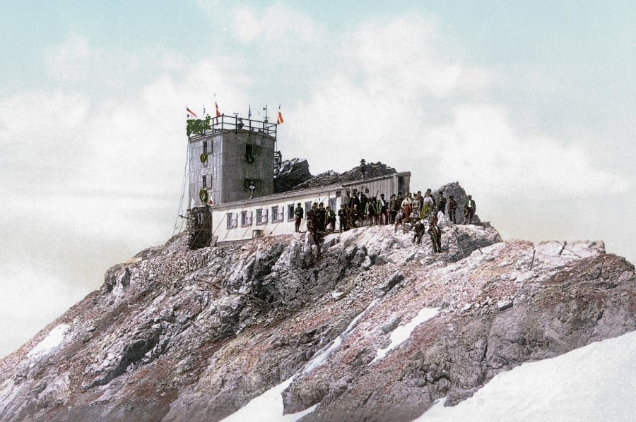 1900