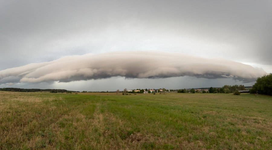 Shelf cloud