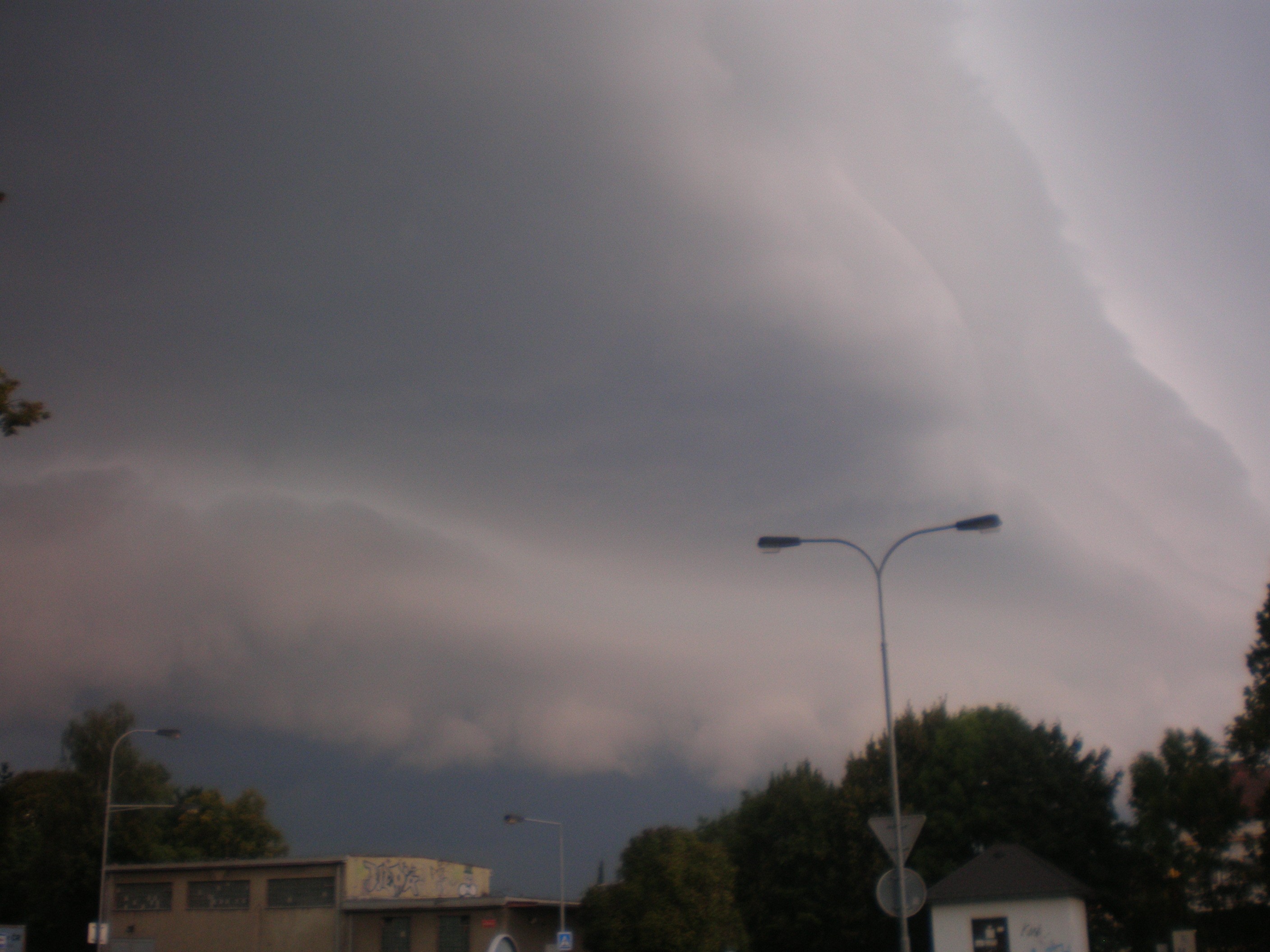 Shelf cloud