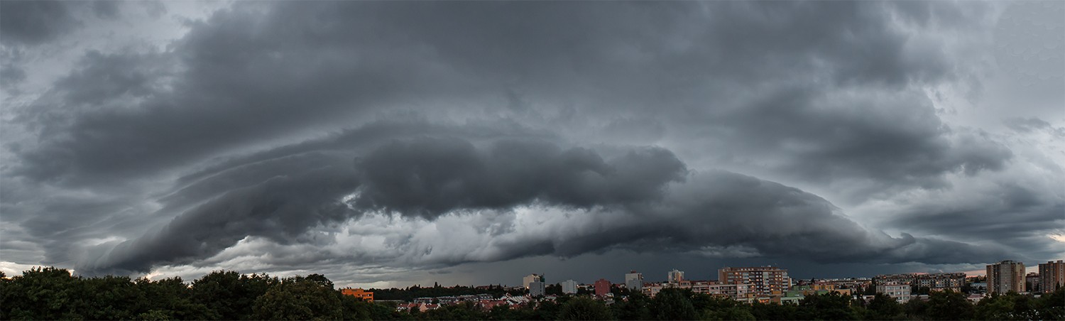 Shelf cloud