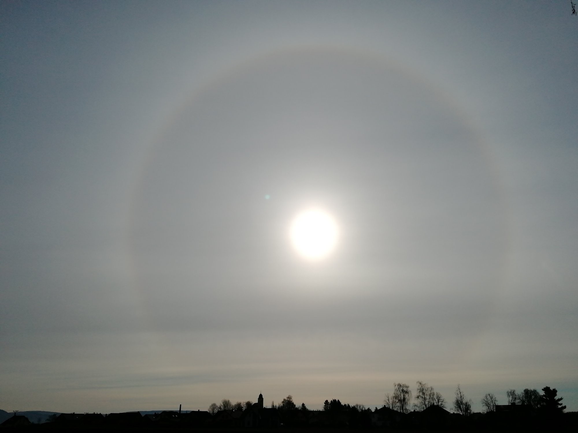 Slunce a halo