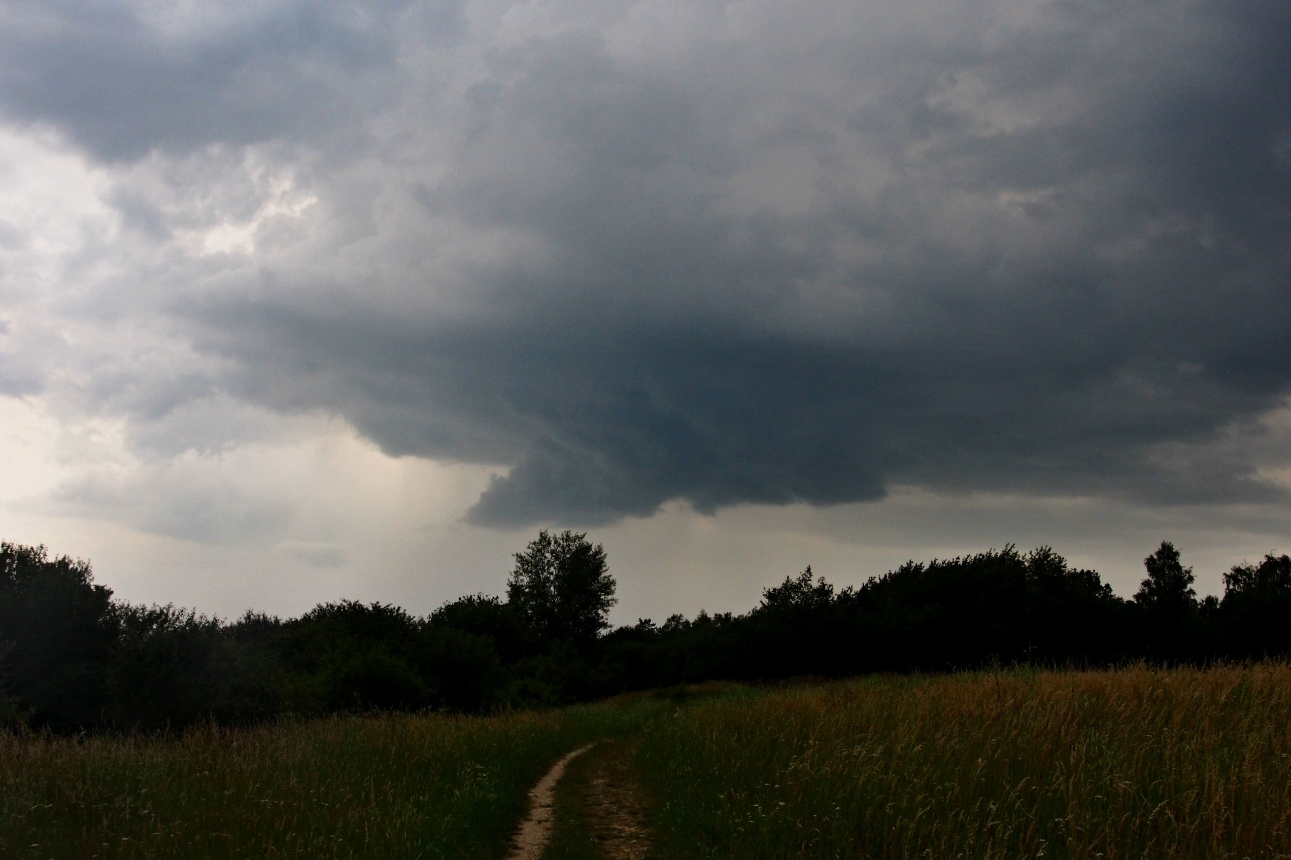 Možný wall cloud