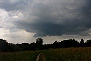 Možný wall cloud