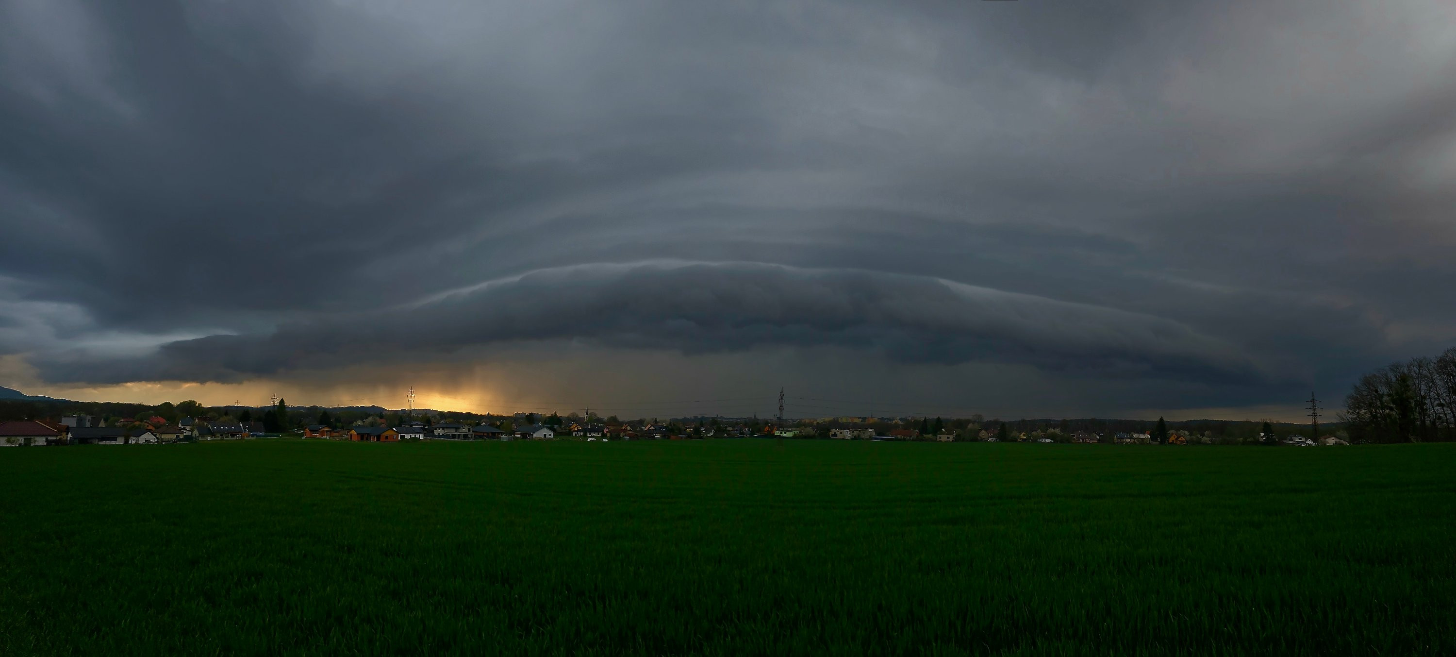 Shelf cloud u Frýdku-Místku