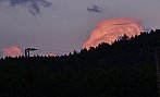 Zbarvený cumulus s vrstveným pileem