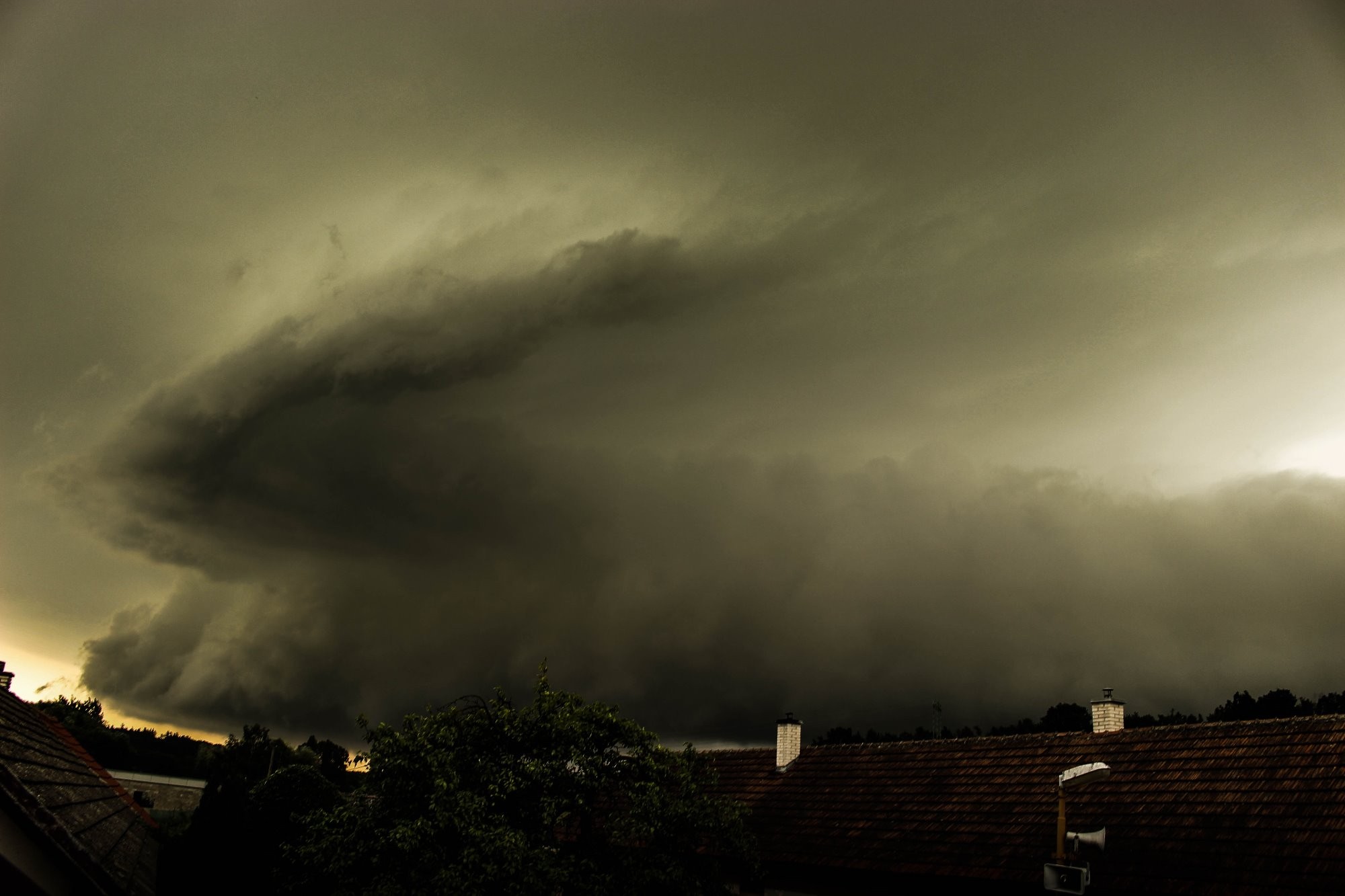Shelf cloud