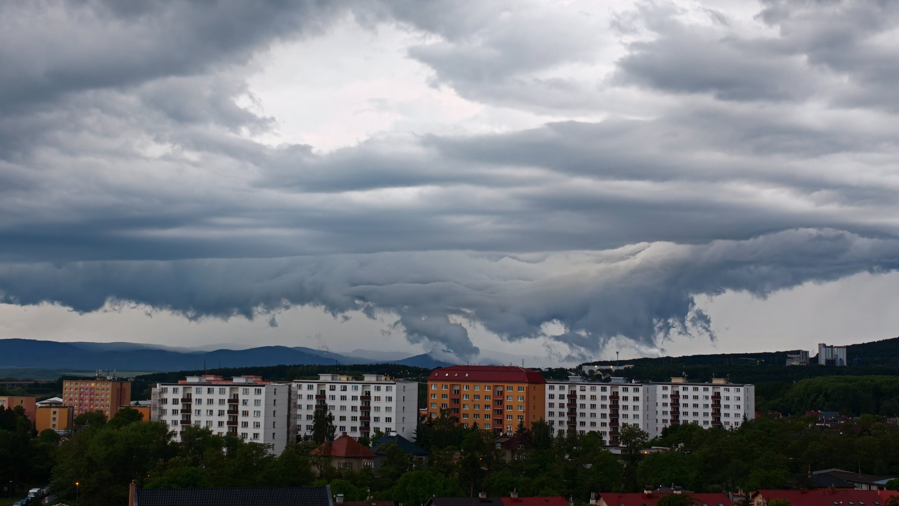 Krásný shelf cloud 