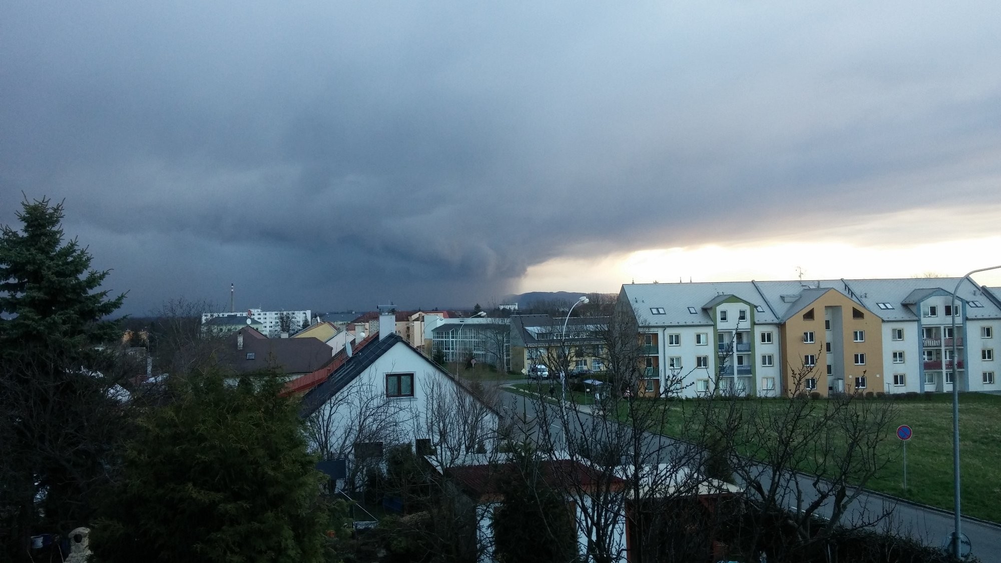 Shelf cloud