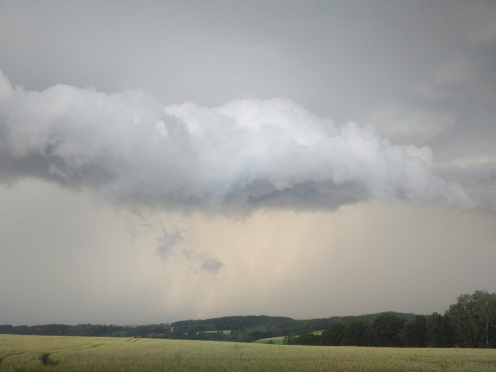 Shelf cloud