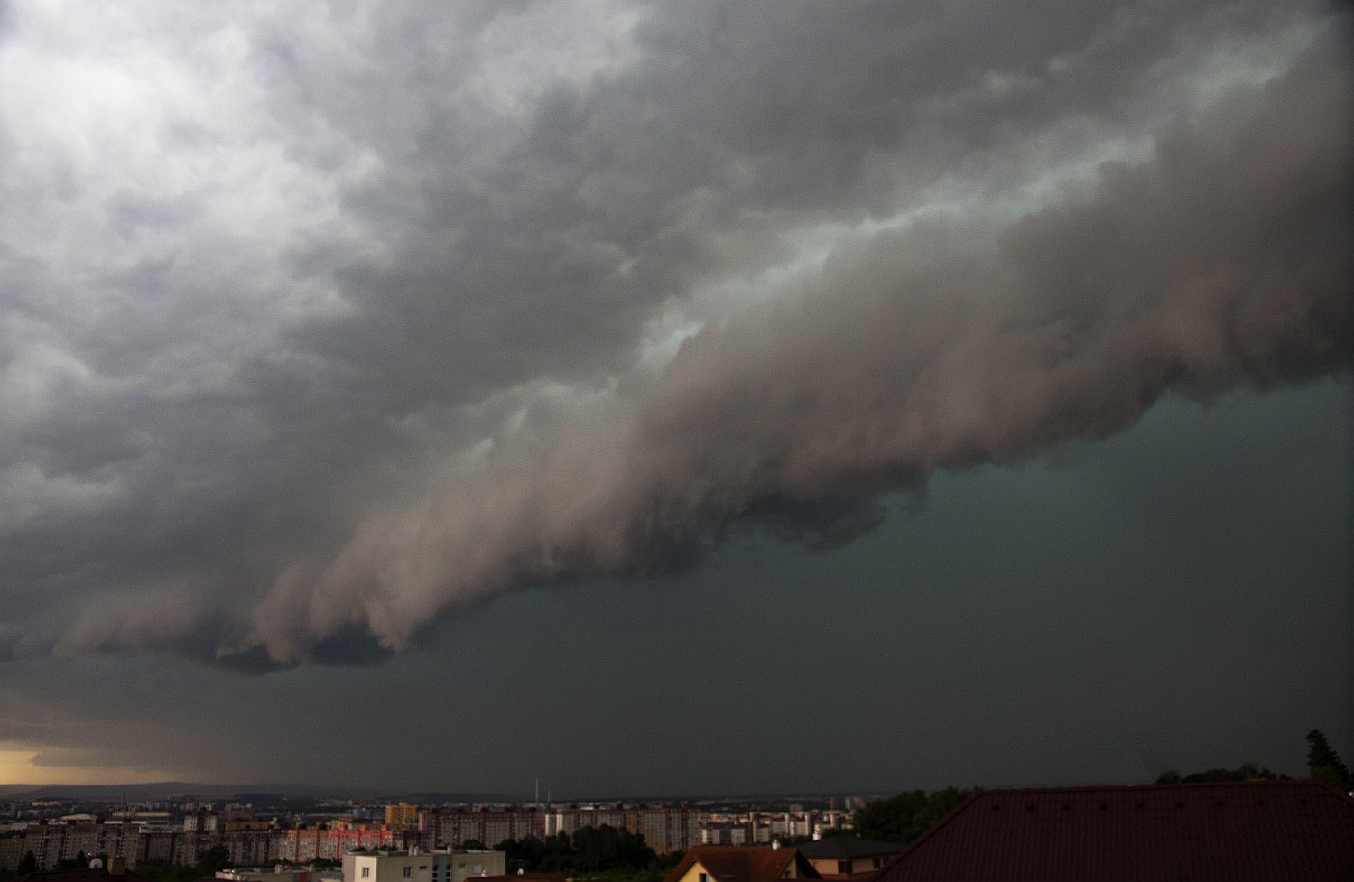 Shelf cloud