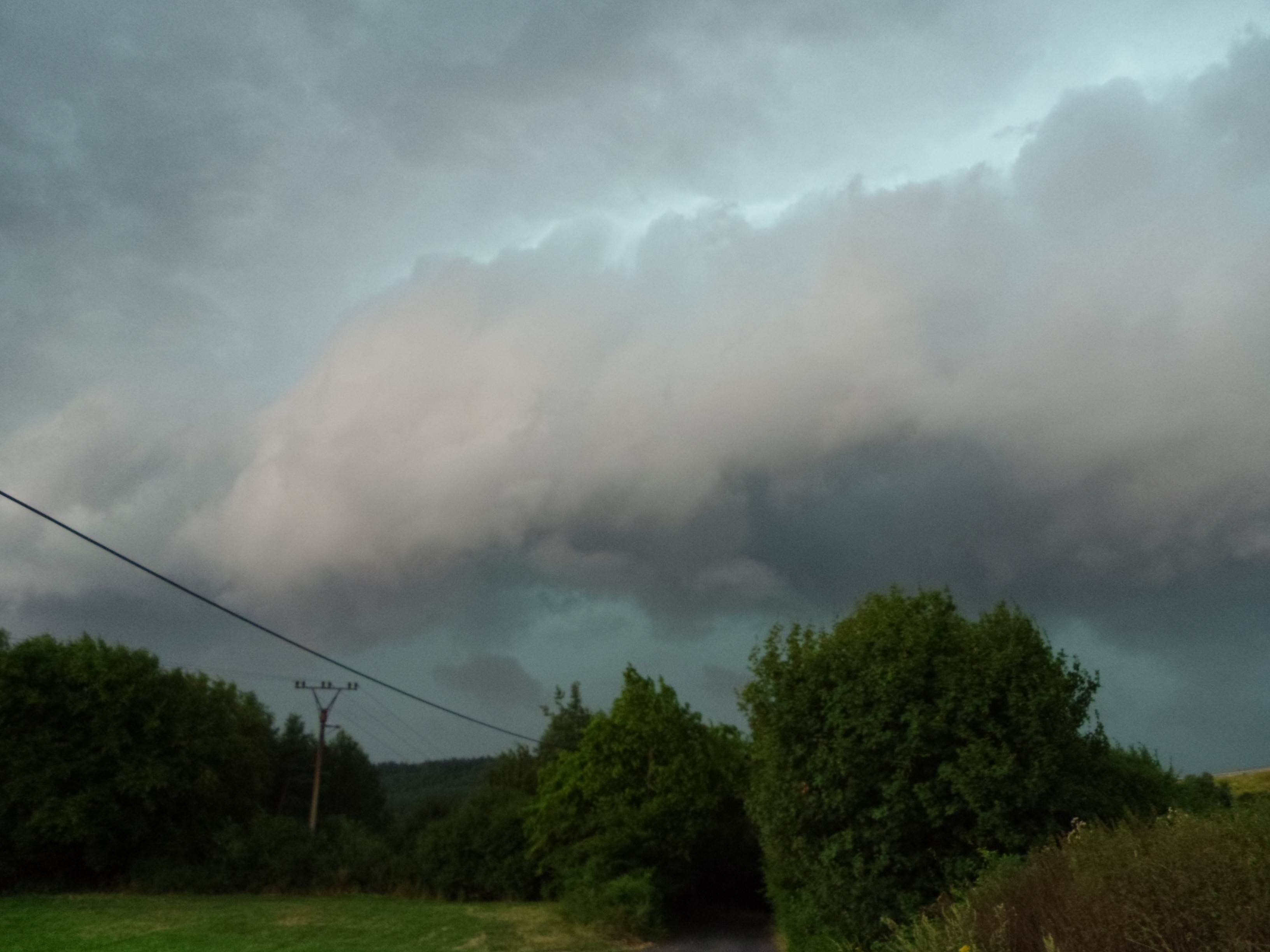 Shelf cloud nad Křivoklátem
