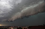 Shelf cloud
