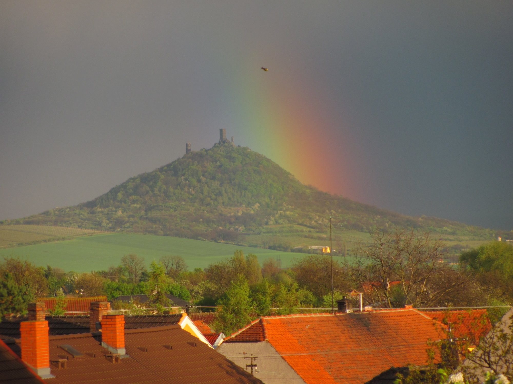 Duha nad hradem Hazmburk