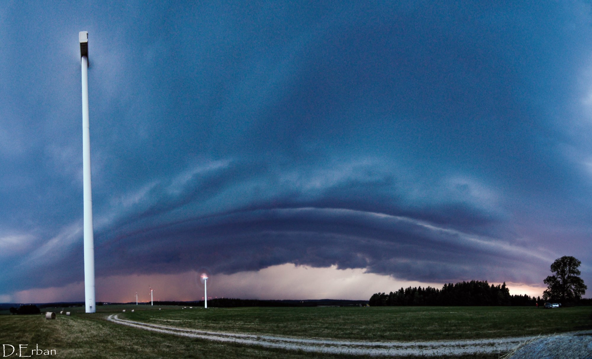 Shelf cloud