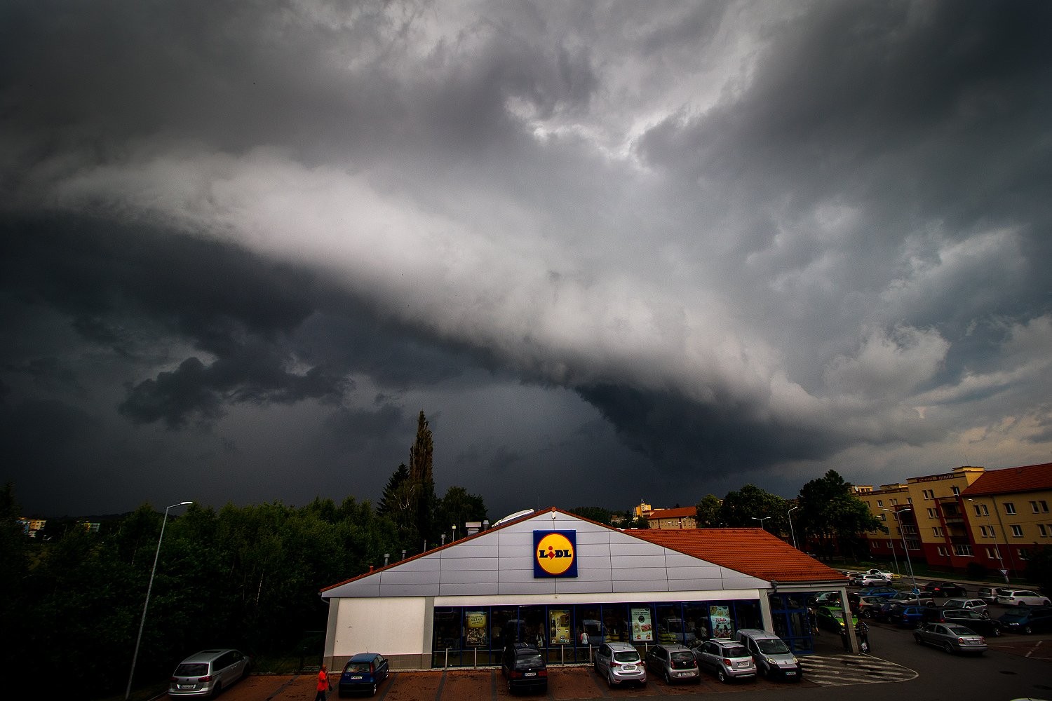 Shelf cloud