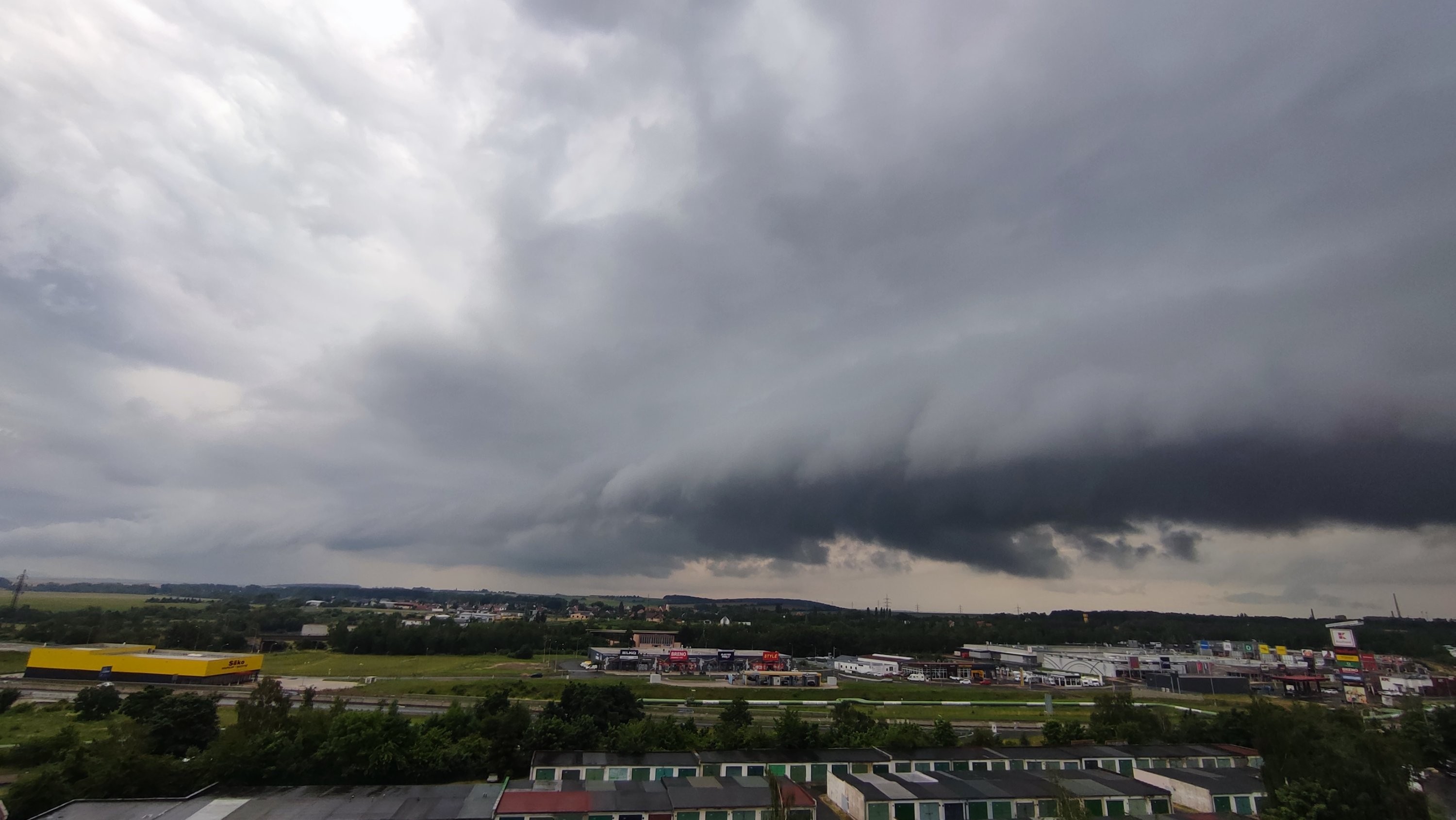 Shelf cloud