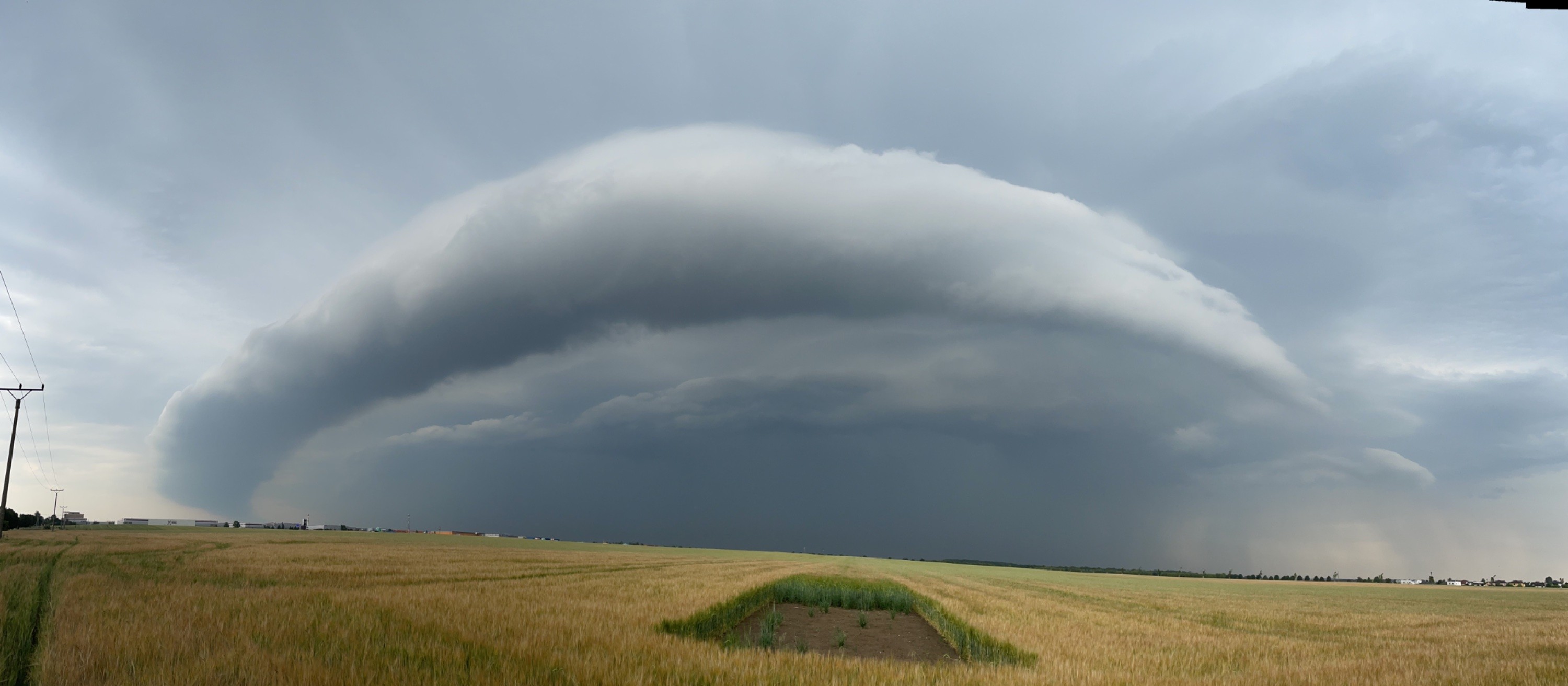 Roll cloud nad Prahou