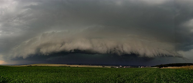 Shelf cloud