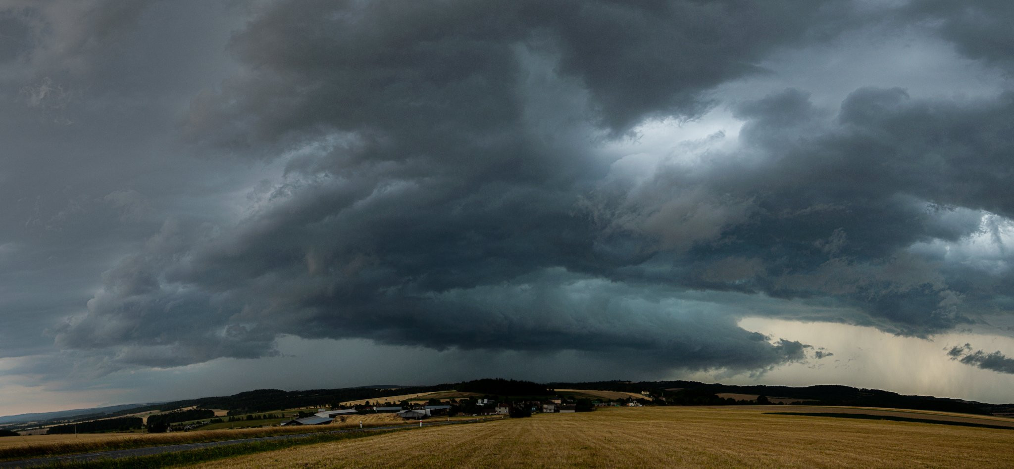Příchod squall line nad Konice