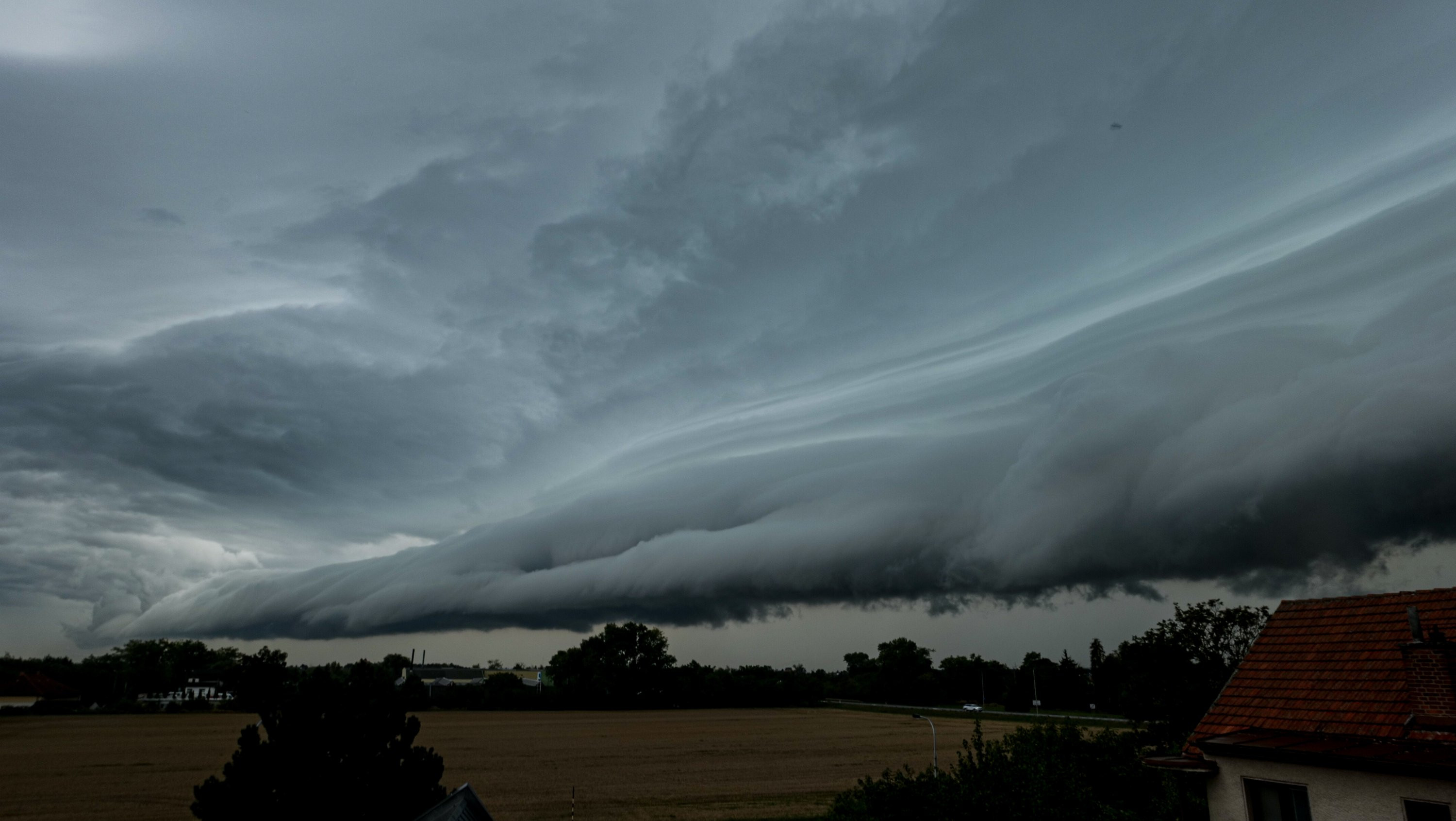 Shelf cloud nad Hradcem Králové 
