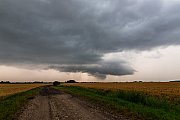 Wall cloud na slabé supercele