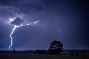 Blesk a strom