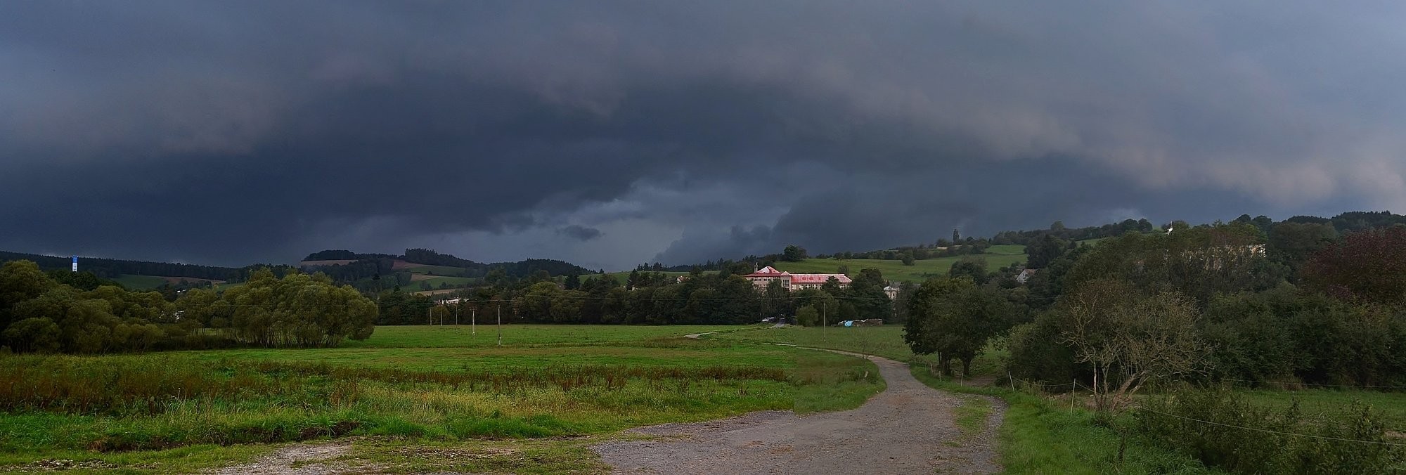 Bouřka a shelf cloud nad Bojanovem