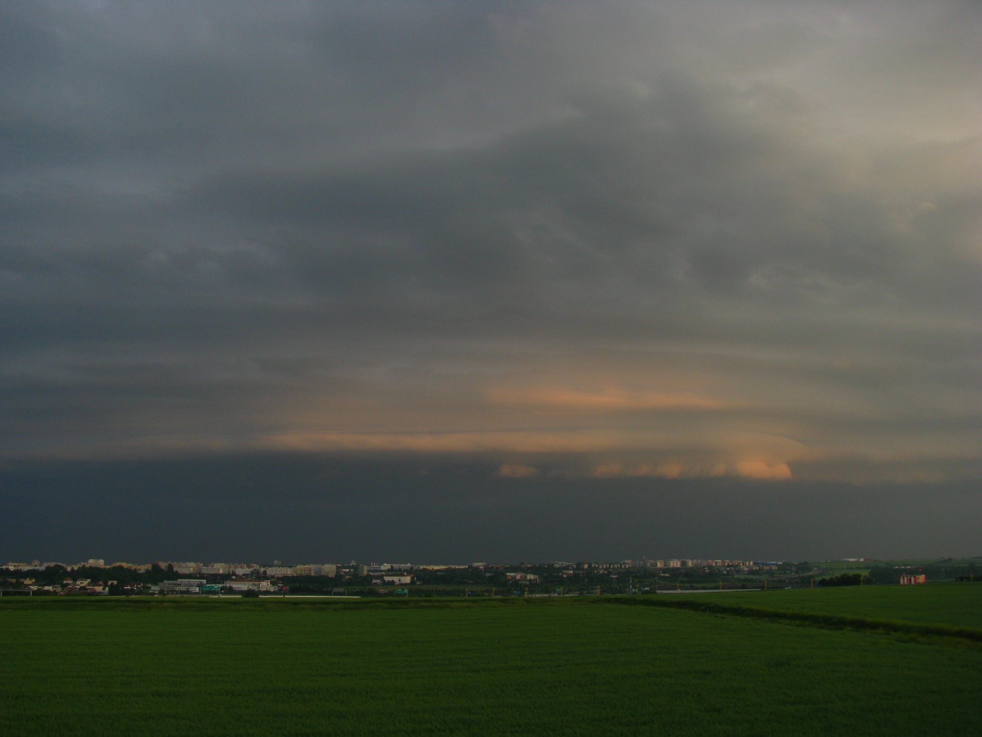 Shelf cloud nad Prahou