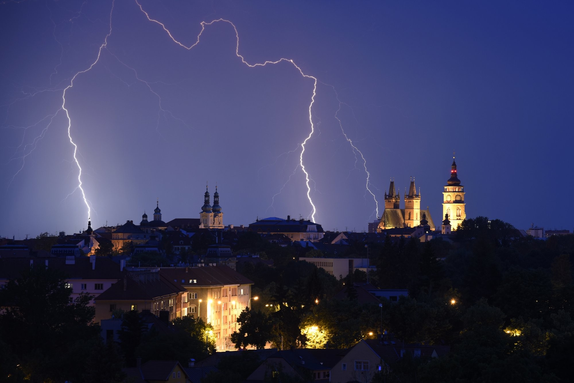 Blížící se bouřka k Hradci Králové