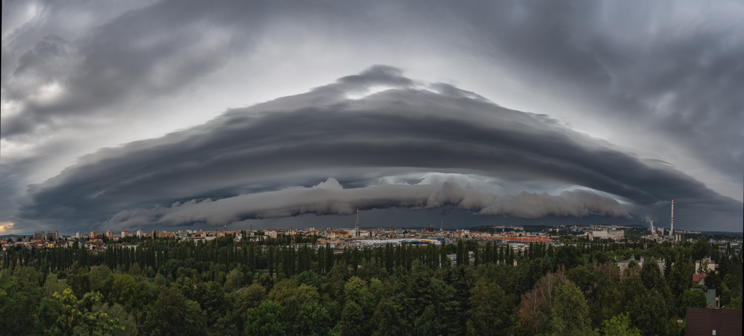 Shelf cloud Plzeň