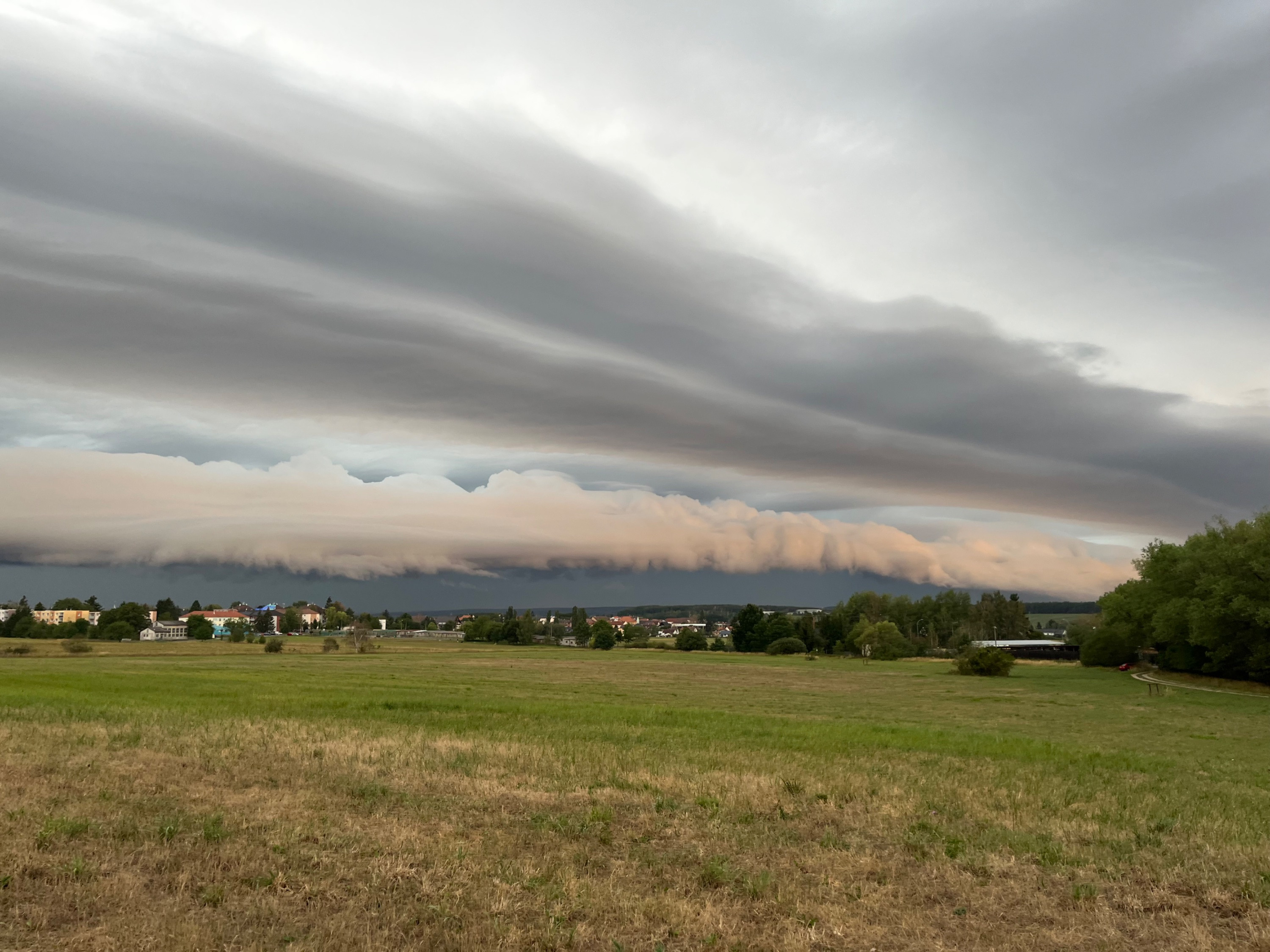 Ranní shelf cloud 31.8.2026 Líně