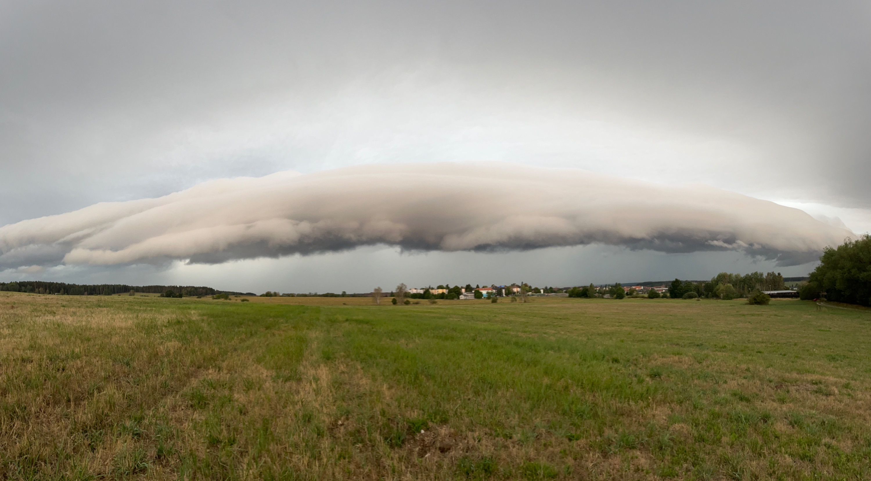 Ranní shelf cloud 31.8.2026 Líně