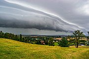 Shelf cloud v Podkrkonoší