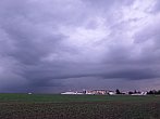 Shelf cloud nad letištěm