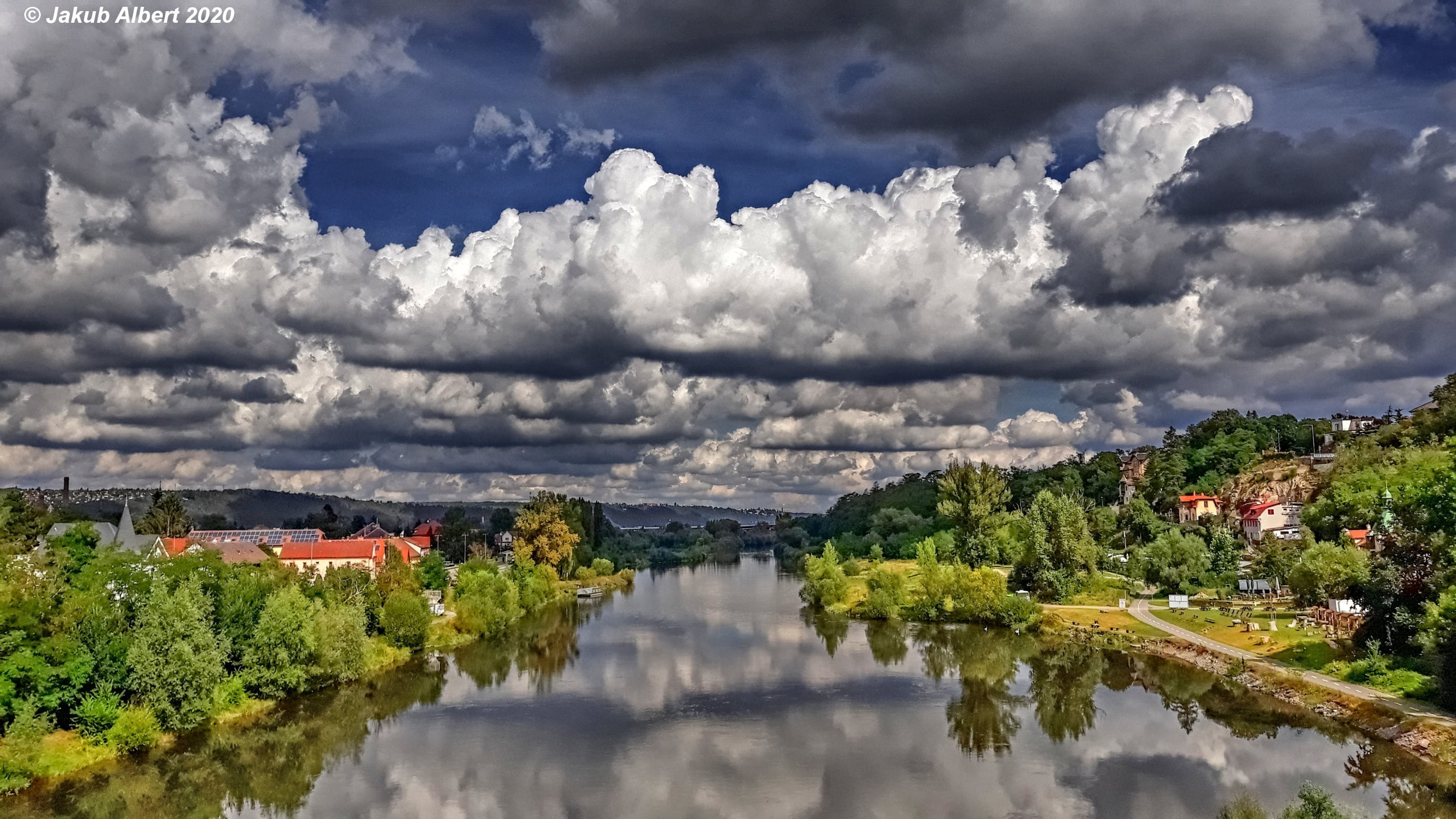 Oblaky nad Prahou
