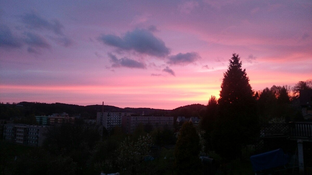 Hostinné