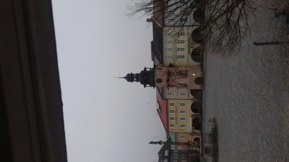 Hostinné