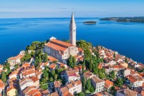 Mapy ukazují, jak se letos ohřívá moře v Evropě. V některých lokalitách jsou teploty nezvyklé a hovoří se o "mořské vlně veder"
